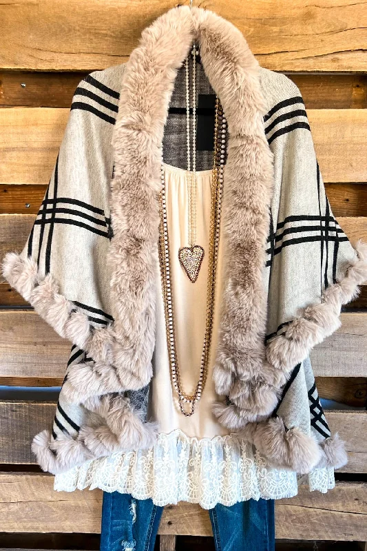 Common Ground Poncho - Ivory /Black .