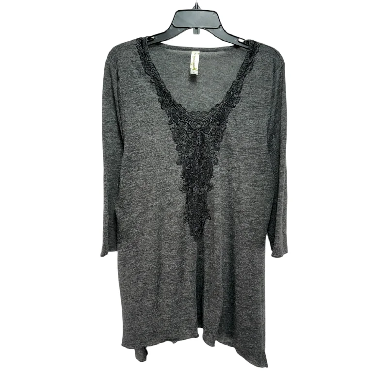 Top Long Sleeve By Decorated Originals  In Grey, Size: M