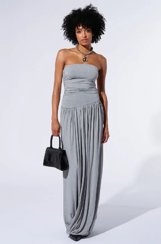 IT'S GIVING GODDESS KNIT MAXI DRESS